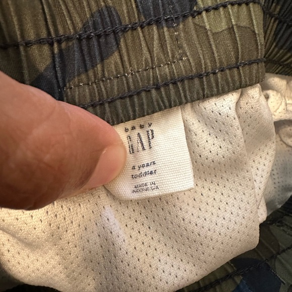 Camo toddler boy swim trunks, 4T - Picture 3 of 3